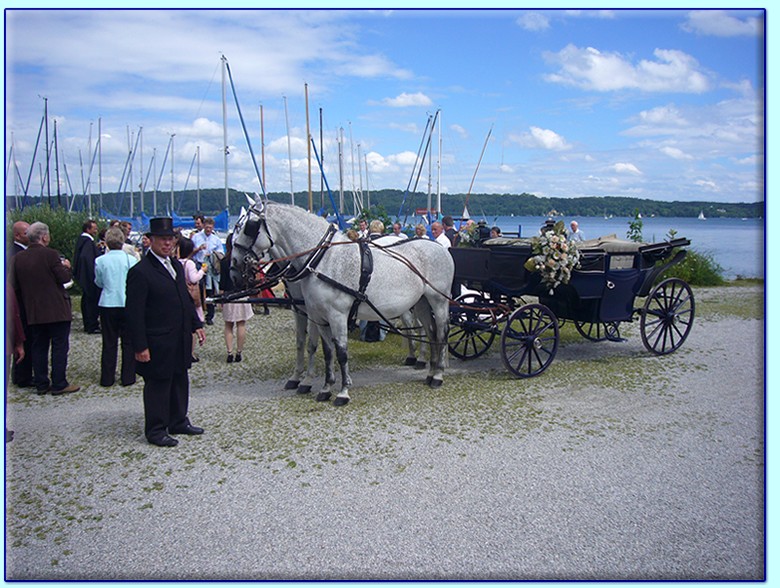 blauer Lohner Landauer Kutsche der Kutscherei Hans Holzmann in M&uuml;nchen Schwabing