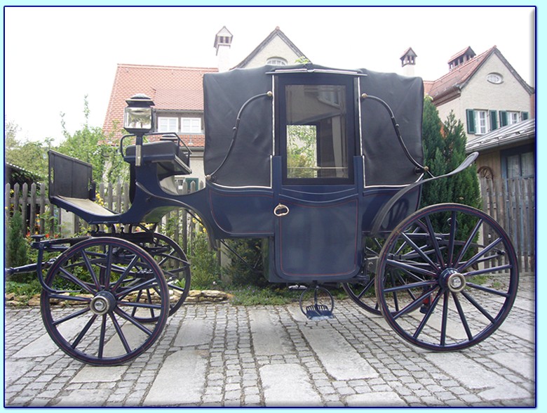 blauer Lohner Landauer Kutsche der Kutscherei Hans Holzmann in M&uuml;nchen Schwabing