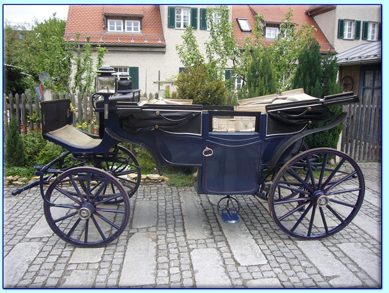 blauer Lohner Landauer Kutsche der Kutscherei Hans Holzmann in M&uuml;nchen Schwabing